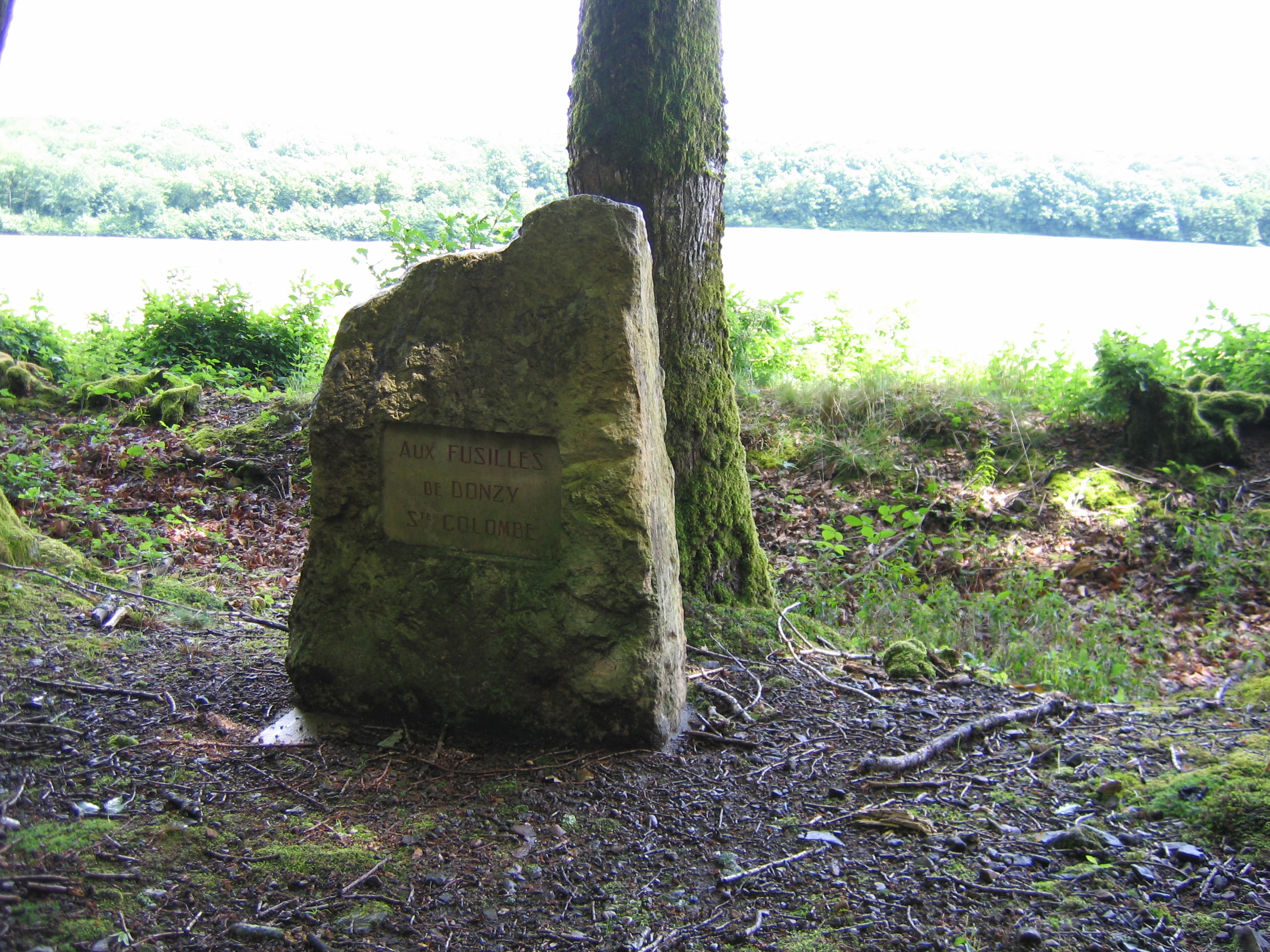 Stèle Sainte Colombe des Bois